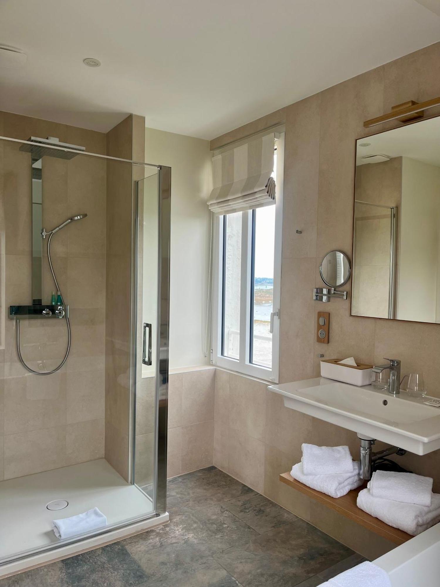 Logis Hotel De Carantec Bagian luar foto